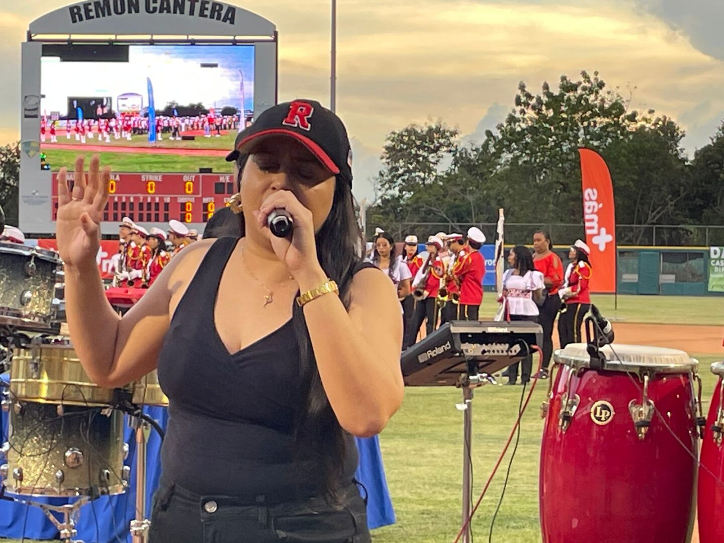 La fiesta beisbolera inició música tipica y las palabras de inauguración